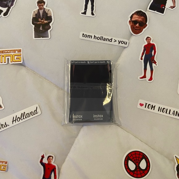 Tom Holland Polaroids - Picture 3 of 15